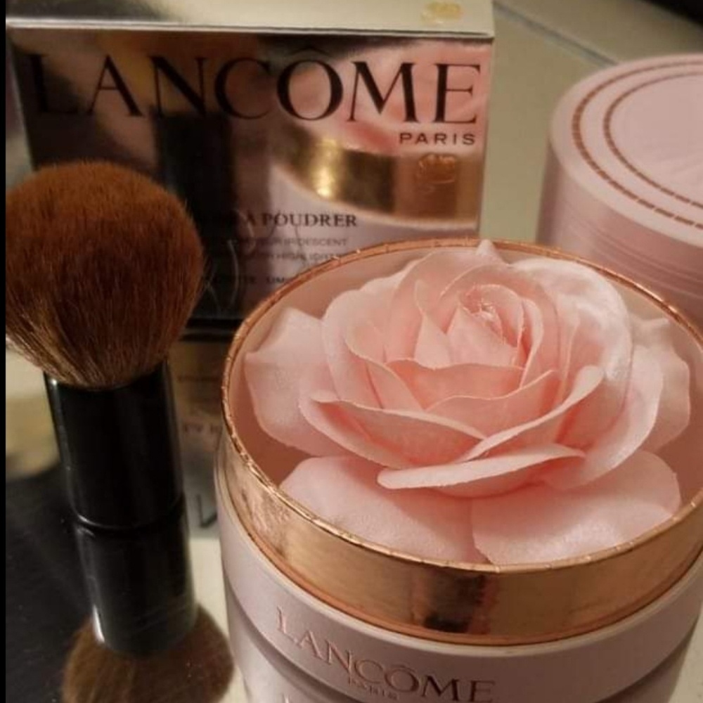 ❌ SOLD ❌ Host Pick!🌸 Lancôme LA Rôse Highlighter - Picture 5 of 8